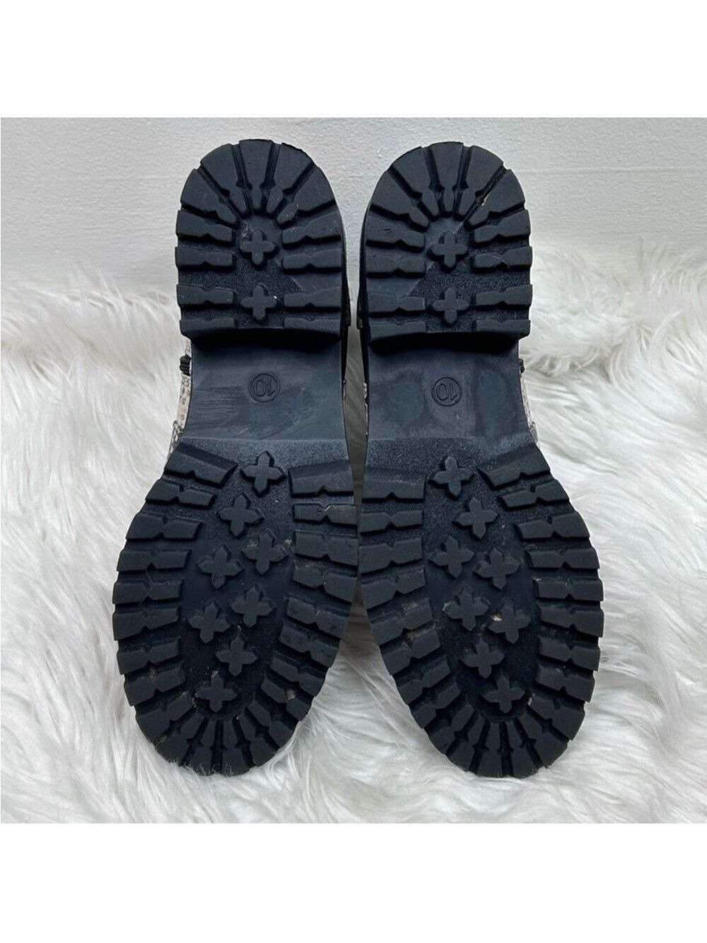 Universal Thread Black Cream Snakeskin Ankle Booties Size 10 - Picture 12 of 12
